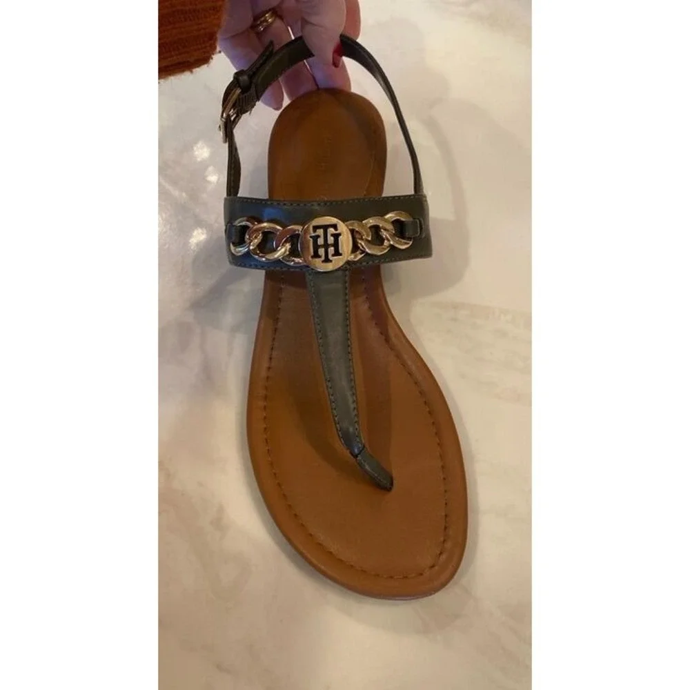 Tommy Hilfiger Dark‎ Brown Thong Sandals Gold Chain Logo Size 8M EUC
